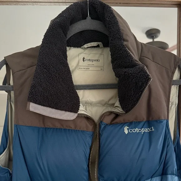 Cotopaxi Two-Tone Puffer Vest in Blue and Brown - Picture 3 of 5